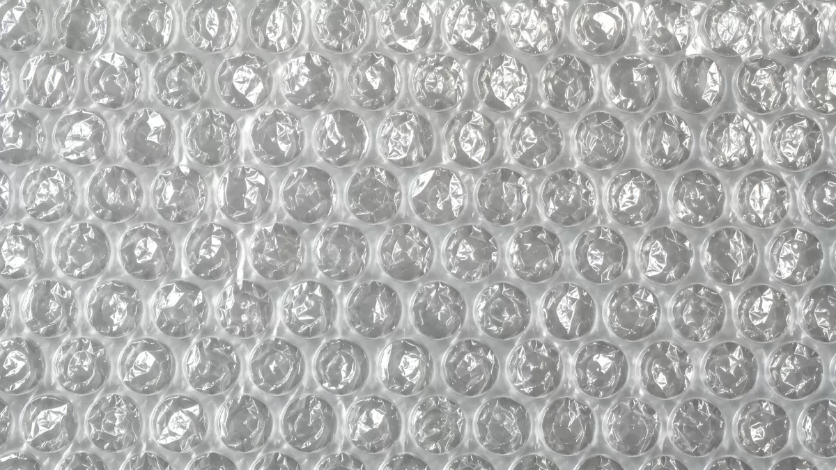 Nahaufnahme von transparenter Luftpolsterfolie