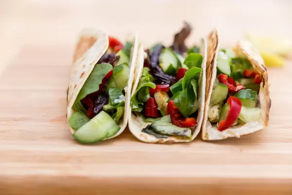 Nahaufnahme von würzig-feurigen Halloumi-Tacos von Hellofresh