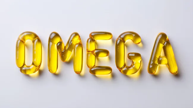 Nahrungsergänzungsmittel Omega-3 in gelben Kapseln