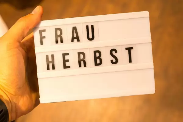 Namensschild Frau Herbst