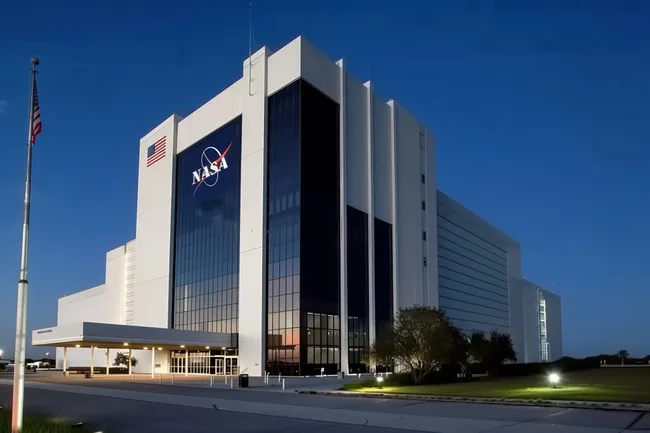 NASA Hauptquartier in der Nacht
