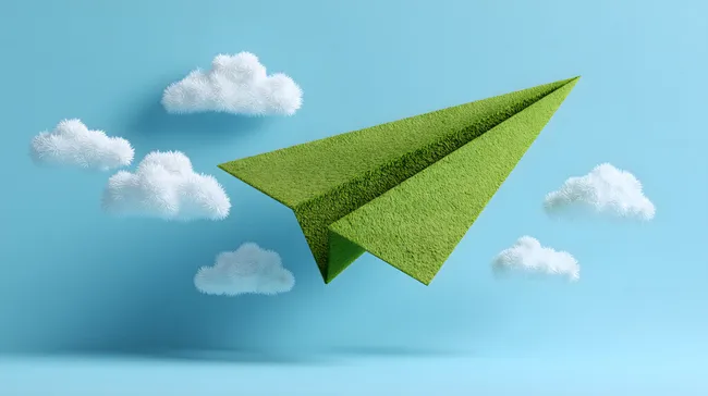 Naturnaher Papierflugzeug-Flug durch Wattewolken