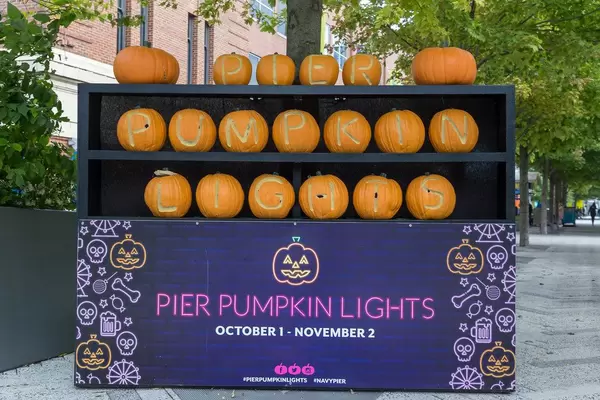 Navy Pier celebrates Halloween mit Pier Pumpkin Lights