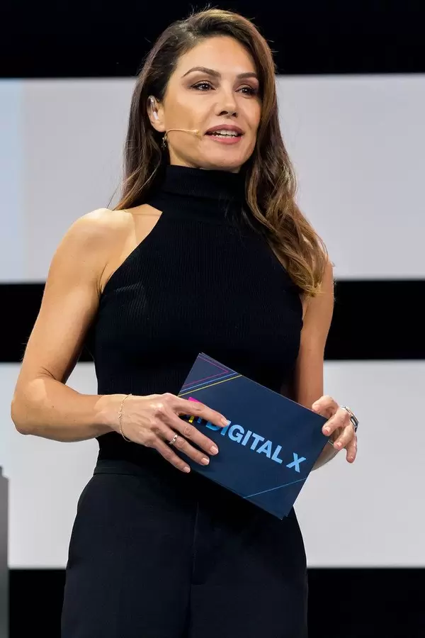 Nazan Eckes moderiert auf der Digital X in Köln