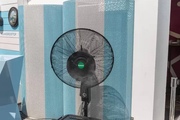 Nebelventilator in der Lamee Rooftop Bar in Wien