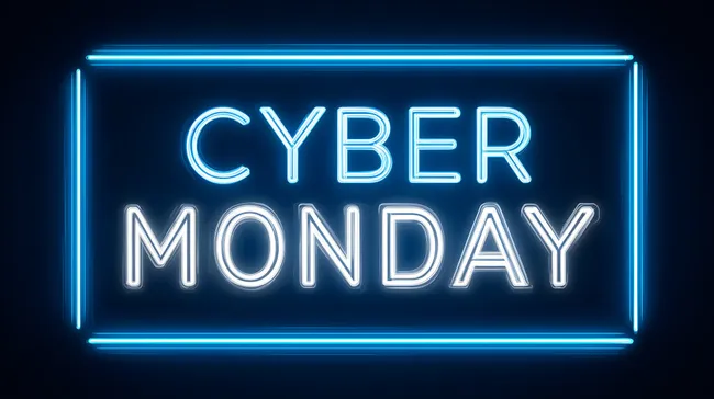 Neon-Schriftzug 'Cyber Monday' vor dunklem Hintergrund