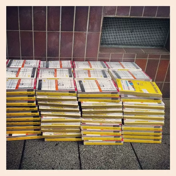 Neue Telefonbücher, wie nützlich. #nopaper #bccgn13 #RettetDieEichhörnchen