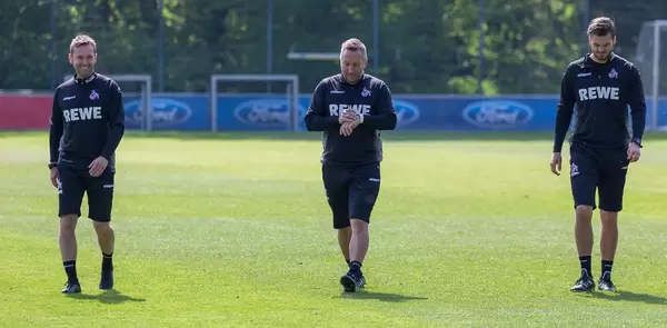 Neues 1. FC Köln Trainergespann André Pawlak und Manfred Schmid auf dem Fußballplatz am Geißbockheim - Clubhaus