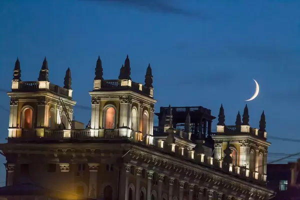 New moon over Moscow