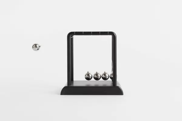 Newton cradle balance balls