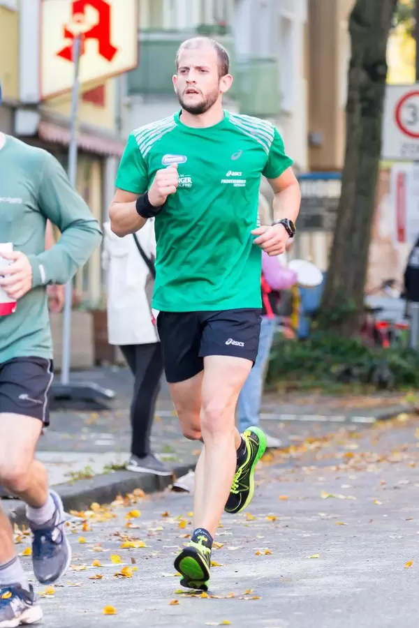 Nicht nummerierter Läufer - Köln Marathon 2017