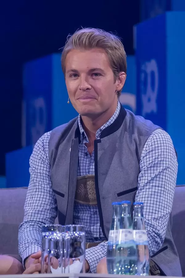 Nico Rosberg guckt verblüfft bei einem Interview