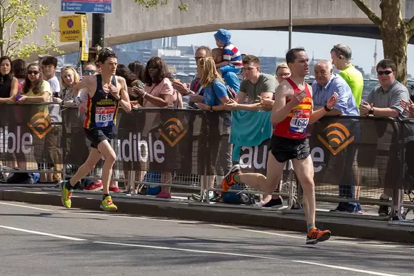 Nicolas Besson und Tom Aldred beim London Marathon 2018