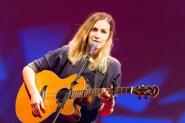 Niederländische Sängerin Marit Trienekens - TEDxVenlo 2017