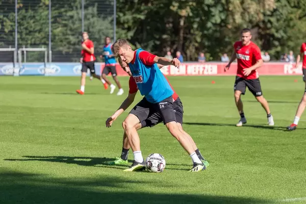 Niklas Hauptmann beim Dribbling