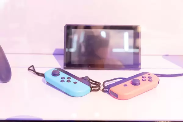 Nintendo Switch und Joy-Con Kontroller - Gamescom 2017, Köln