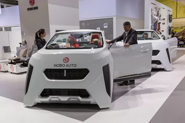 Nobo Auto VV7 Concept Cabin: Car without wheels