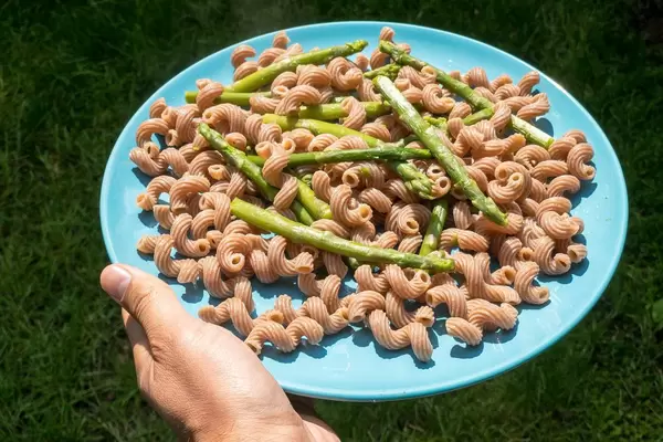 Noodles made of spelt wholemeal grains with green asparagus