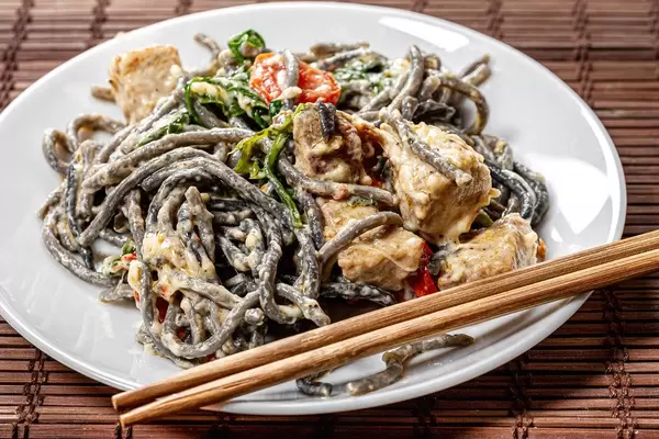 Noodles with cuttlefish ink in creamy sauce with tuna (Flip 2019)
