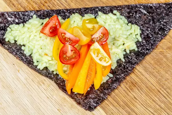 Nori with rice, sweet pepper slices and tomatoes