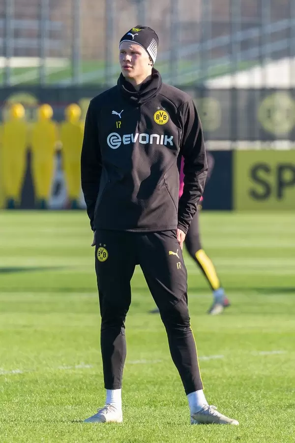 Norweger Erling Haaland in einer Pause beim BVB Training