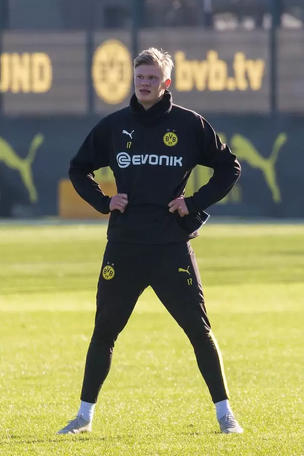Norwegischer Stürmer Erling Haarland in Einzelaufnahme beim BVB-Trainingsgelände