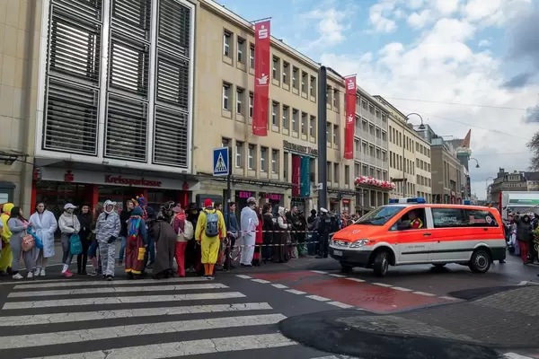 Notarzt im Einsatz - Kölner Karneval 2018