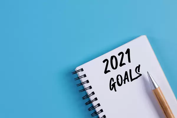 Notebook with 2021 Goals text on blue background