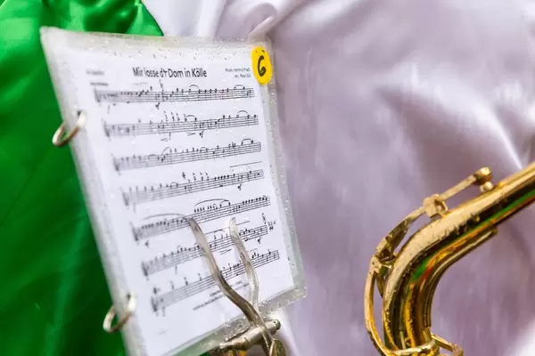 Notenblatt des Karnevalsliedes "Mir losse d'r Dom en Kölle" von von Hans Knipp, Hartmut Priess und Erry Stoklosa