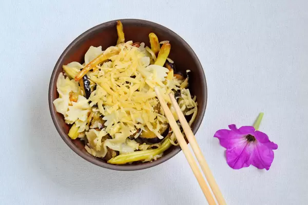 Nudeln mit Parmesan und Spargel