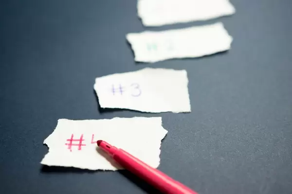 Nummerierungen auf Papierstücken