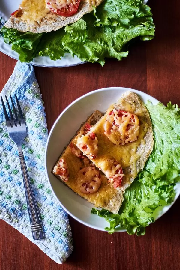 Nutritious meal - pan baked eggs and tomatoes (Flip 2020)