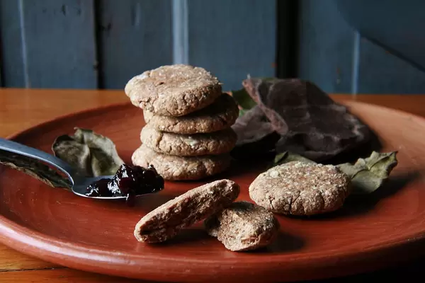 Oat and Cocoa Cookies with natural raspberry jam