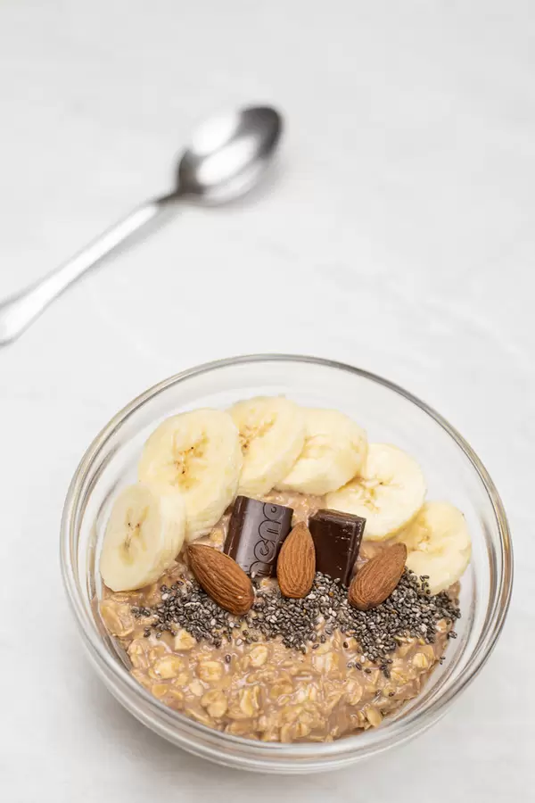 Oatmeal with Bananas Chocolate and Chia
