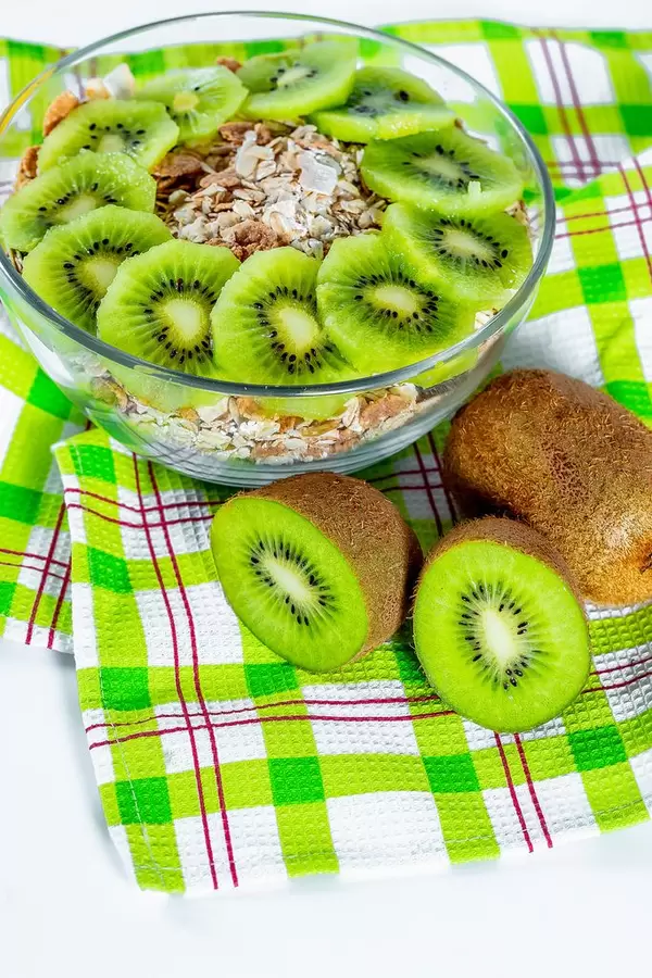 Oatmeal with kiwi fruit on a kitchen towel