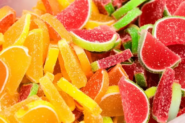 Obersicht von süsssauren Gummi Melonen und Gummi Orangen