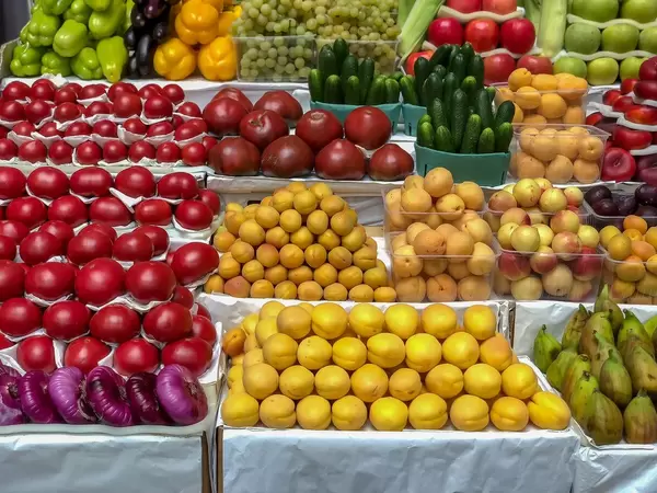 Obst und Gemüse auf dem Danilovsky Market in Moskau
