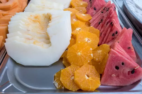 Obstplatte mit Melone, Wassermelone, Orange