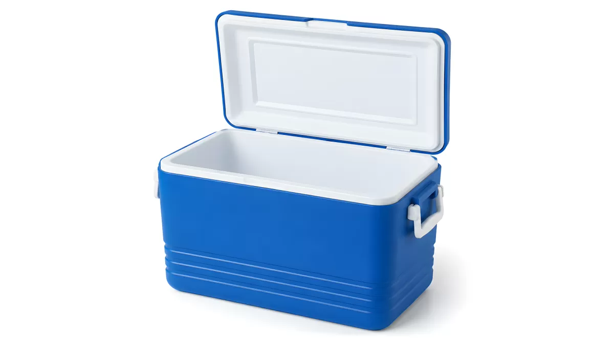 Offene blaue Kühlbox mit weißem Deckel von vorne