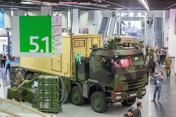 Offroad Militär-LKW  IVECO Trakker in Tarnfarben