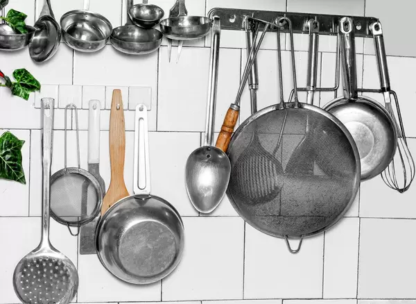 Old kitchen utensils hanging on the wall (Flip 2020)