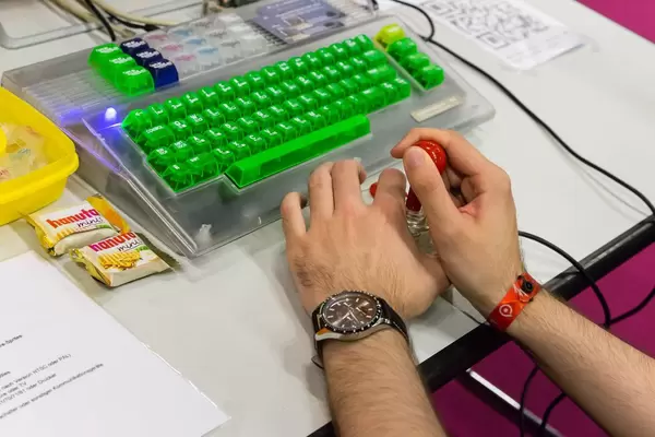 Old-School Joystic-Kontroller für Retro-Gaming - Gamescom 2017, Köln