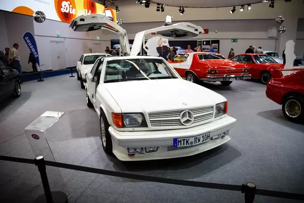 Oldtimer SGS Gullwing Mercedes-Benz 500 SEC  auf der Ausstellung "Die Wilden 70er"