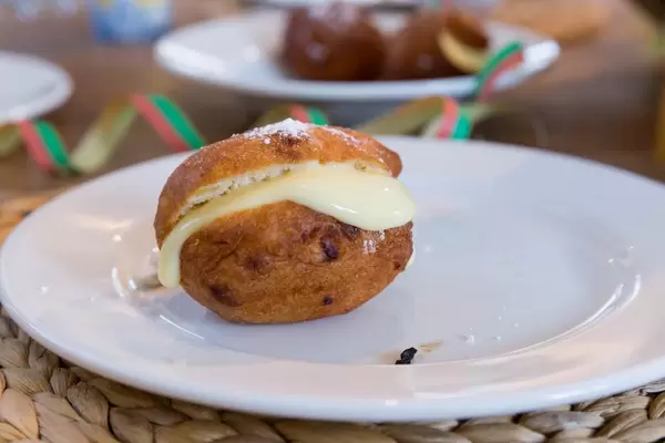 Oliebollen with Fla
