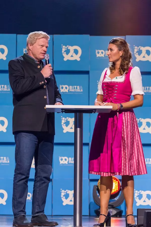Oliver Kahn im Interview mit Moderatorin Sandra Thier