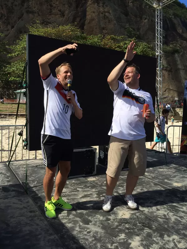 Oliver Pocher & Elton auf dem DFB Fanclub Fest an der Copacabana