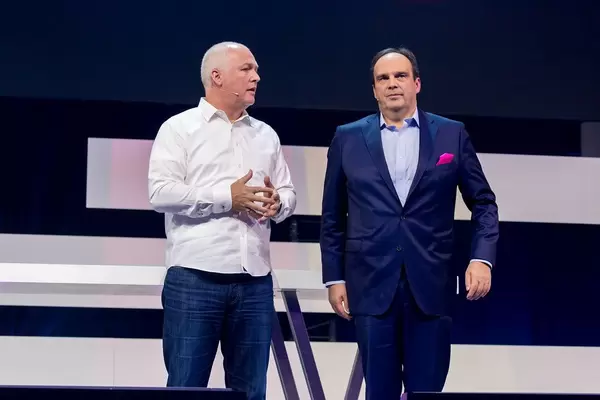 Oliver Ratzesberger (Teradata) and Hagen Rickmann (Deutsche Telekom) talk about innovation on the stage of the Digital X event in Cologne, Germany