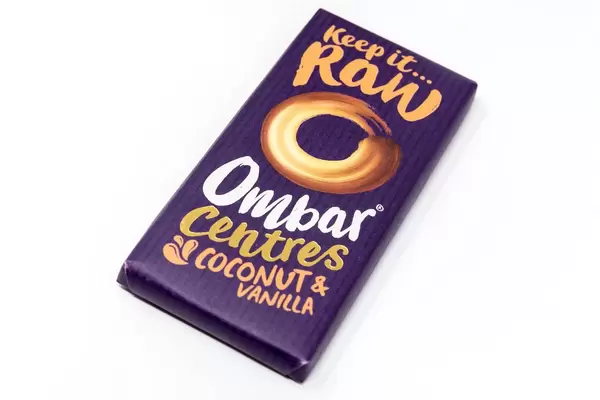 Ombar Centres dunkle Bio-Schokolade mit Creme-Füllung mit Kokosnuss und Vanilie