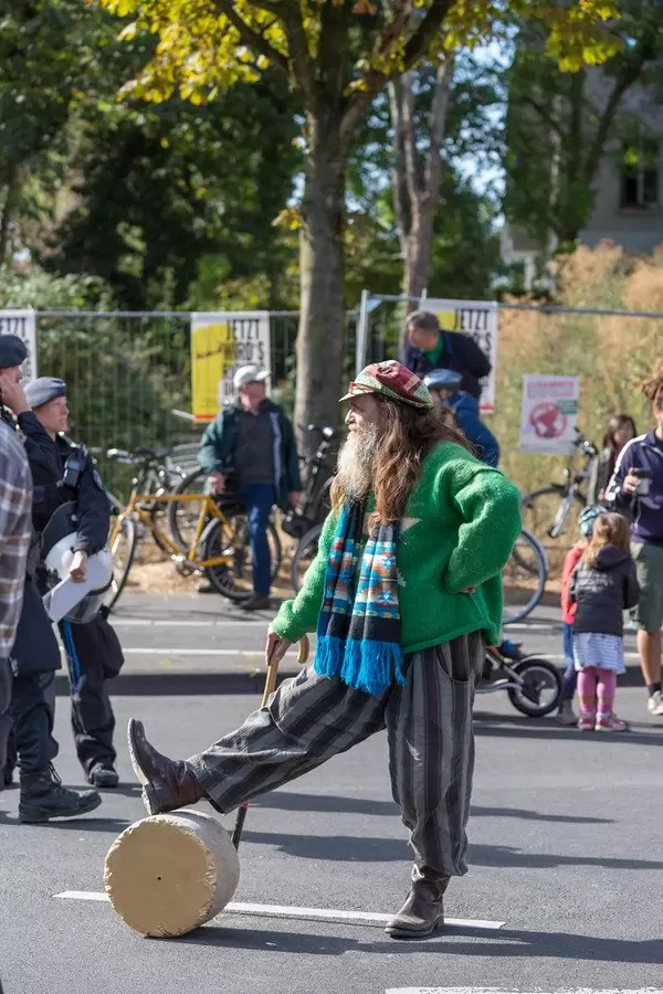 Opa beim Klimaprotest: alle Generationen bei der Demonstration für mehr Klimaschutz vertreten
