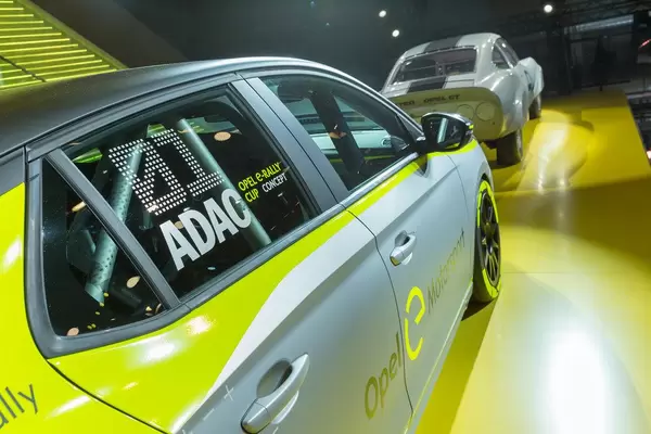 Opel Corsa-e Rally Concept mit 100kW Elektromotor und Fly-Off-Handbremse